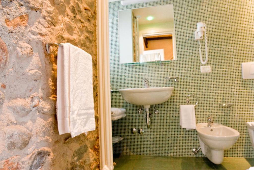 Locanda La Casetta Angera Værelse billede